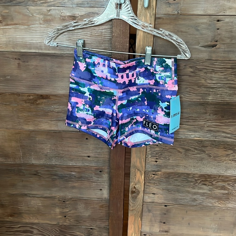 FLEO women's XS athletic shorts moody 3.25 NWT